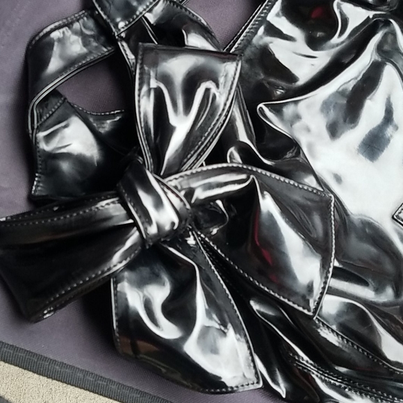 Valentino Garavani Coated Small Nuage Bow Tote - Picture 15 of 16